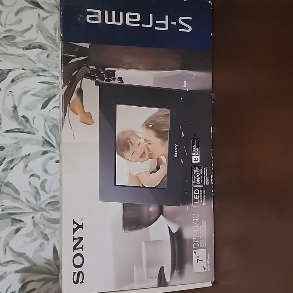 NWOT Sony LED Digital Frame